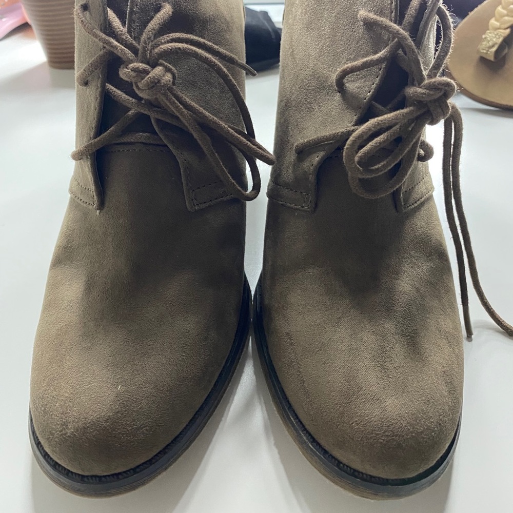 Beautiful Tan Heel Boots